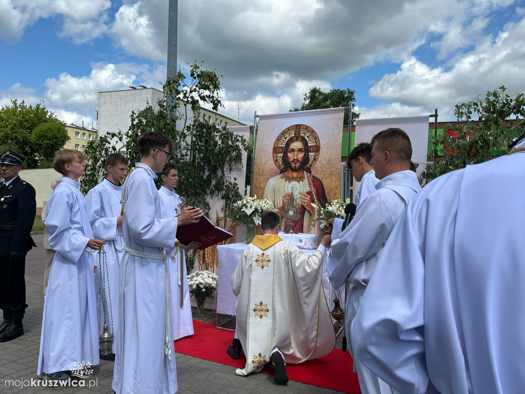 Boże Ciało w kruszwickiej kolegiacie [FOTORELACJA ANTONI SOBIERAJ/TOMASZ DOLIGALSKI]