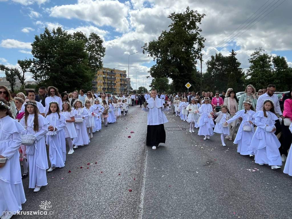 Boże Ciało w kruszwickiej kolegiacie [FOTORELACJA ANTONI SOBIERAJ/TOMASZ DOLIGALSKI]