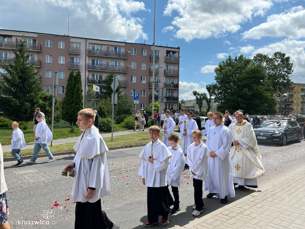 Boże Ciało w kruszwickiej kolegiacie [FOTORELACJA ANTONI SOBIERAJ/TOMASZ DOLIGALSKI]