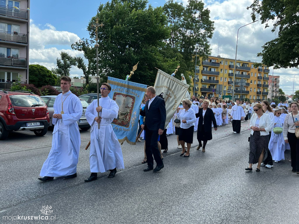 Boże Ciało w kruszwickiej kolegiacie [FOTORELACJA ANTONI SOBIERAJ/TOMASZ DOLIGALSKI]