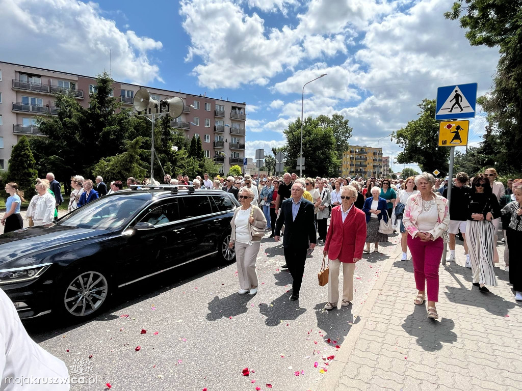 Boże Ciało w kruszwickiej kolegiacie [FOTORELACJA ANTONI SOBIERAJ/TOMASZ DOLIGALSKI]