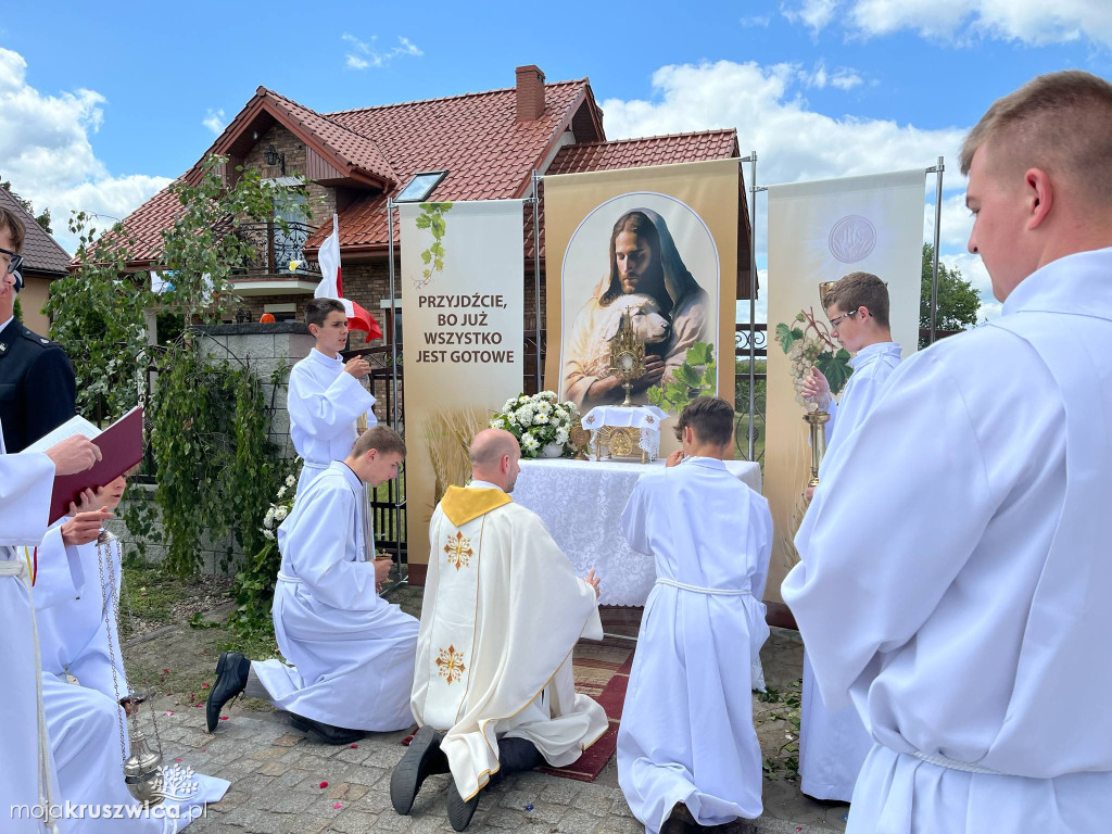 Boże Ciało w kruszwickiej kolegiacie [FOTORELACJA ANTONI SOBIERAJ/TOMASZ DOLIGALSKI]