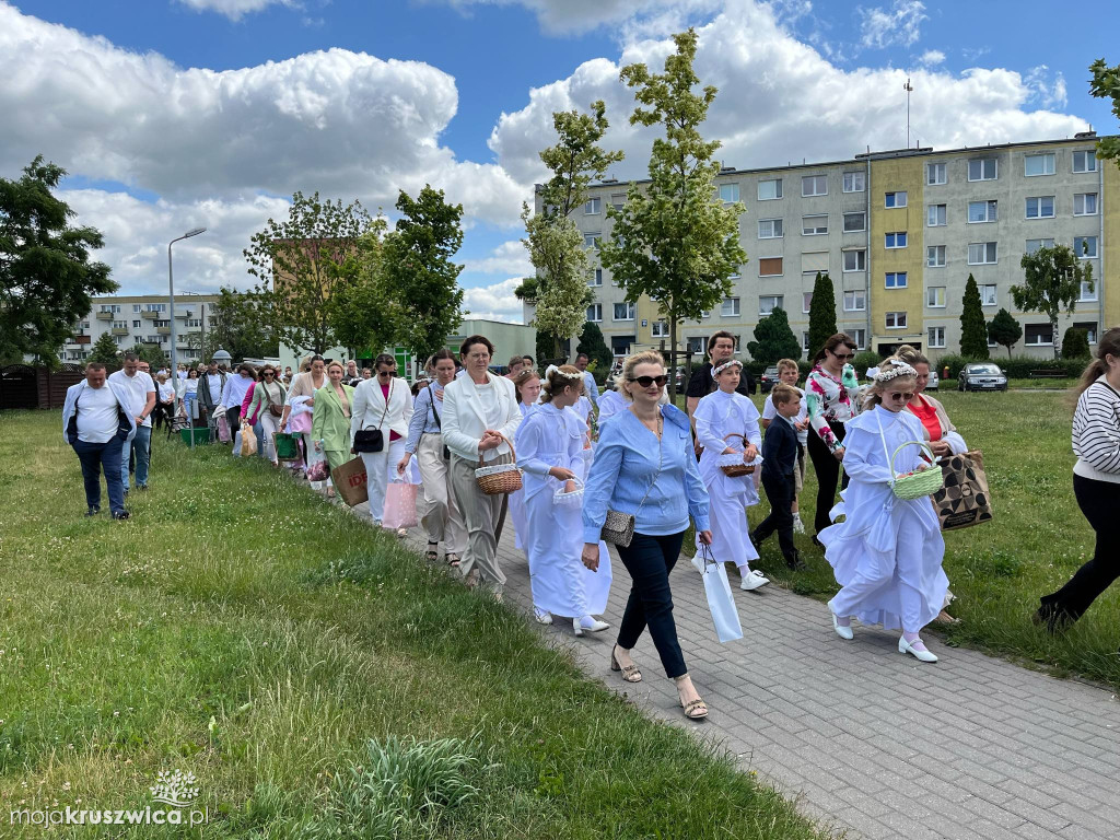 Boże Ciało w kruszwickiej kolegiacie [FOTORELACJA ANTONI SOBIERAJ/TOMASZ DOLIGALSKI]