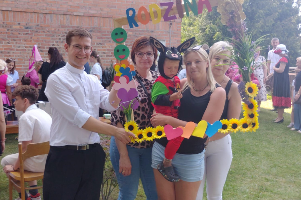 W Kruszwicy trwa rodzinny piknik parafialny [ZDJĘCIA]
