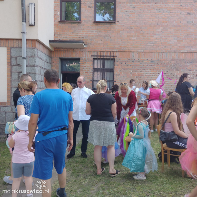 W Kruszwicy trwa rodzinny piknik parafialny [ZDJĘCIA]