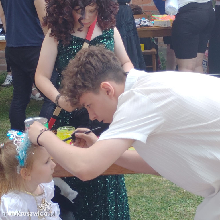 W Kruszwicy trwa rodzinny piknik parafialny [ZDJĘCIA]