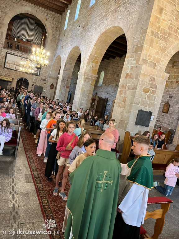 Uczniowie wzięli udział w dziękczynnej mszy za rok szkolny
