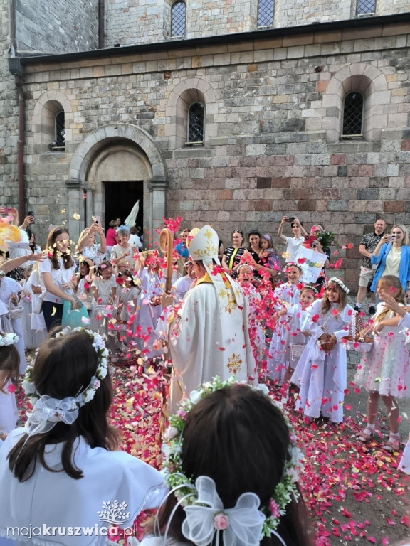 Zakończenie Oktawy Bożego Ciała w Kruszwicy z udziałem biskupa Radosława Orchowicza