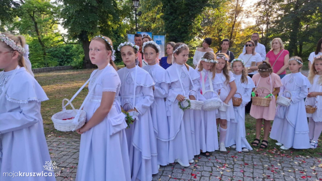 Zakończenie Oktawy Bożego Ciała w Kruszwicy z udziałem biskupa Radosława Orchowicza
