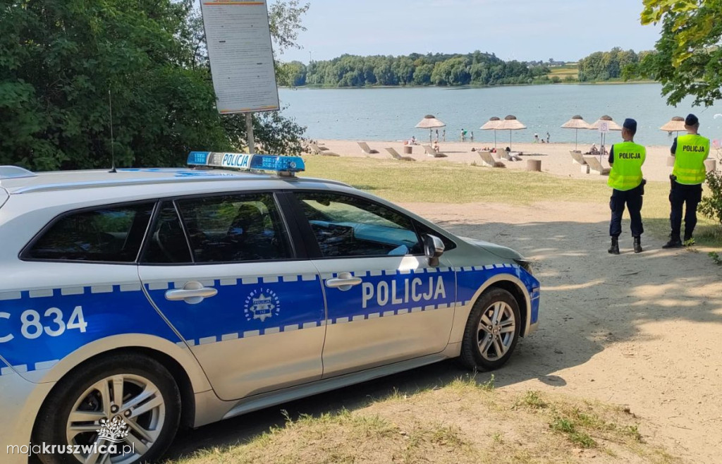 Policja z patrolami nad wodą. Wzmożone kontrole m.in. nad Gopłem [GALERIA]