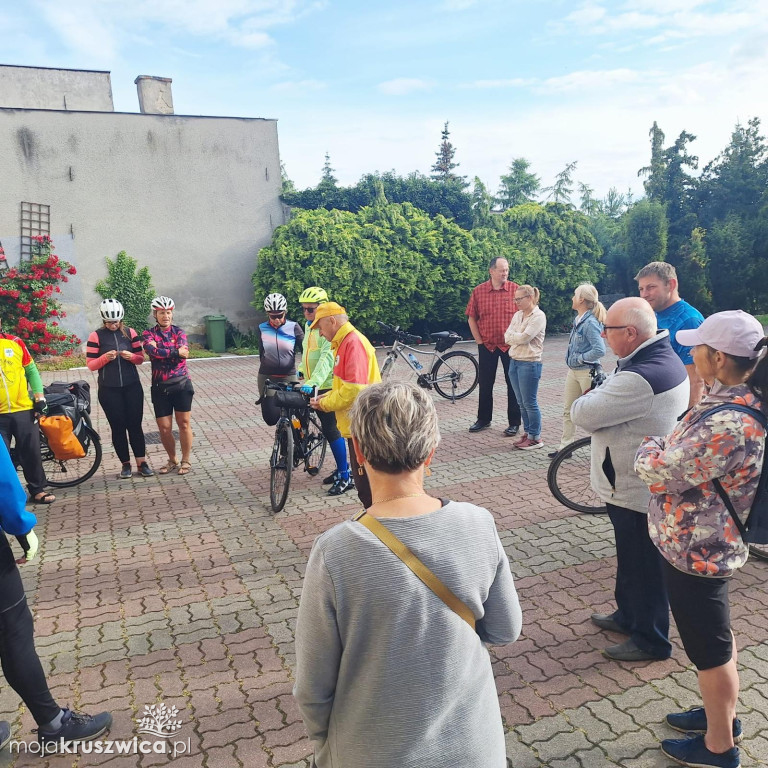 Rowerzyści rozpoczęli pielgrzymkę na Jasną Górę. Za nimi Msza Święta