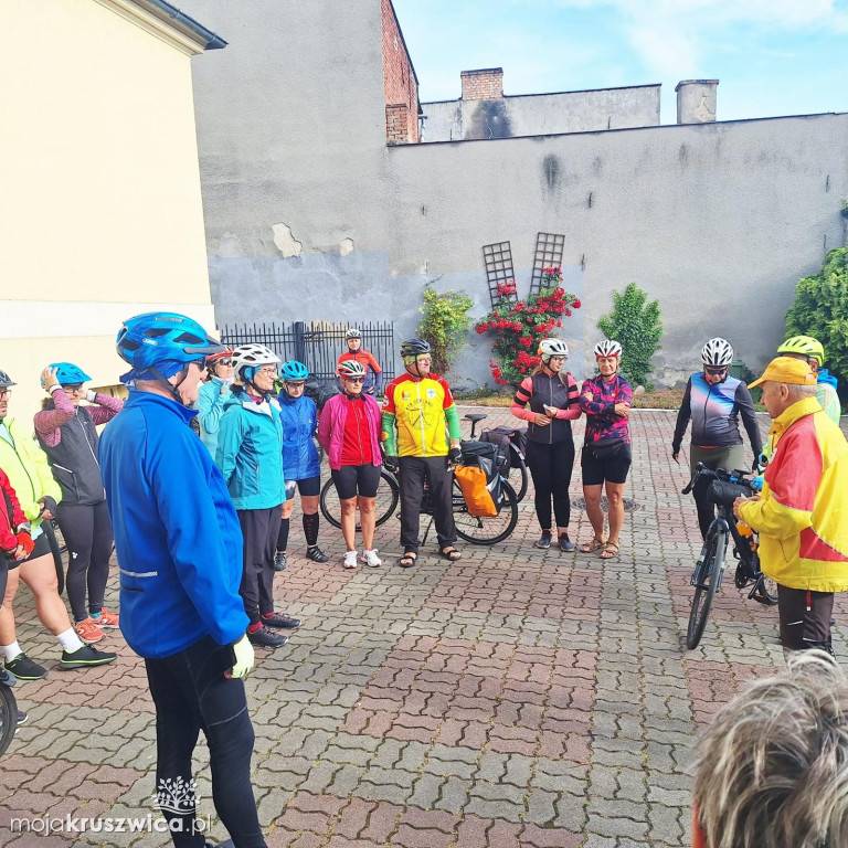 Rowerzyści rozpoczęli pielgrzymkę na Jasną Górę. Za nimi Msza Święta