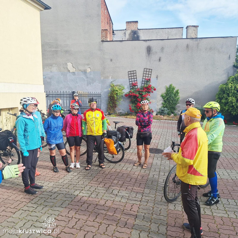 Rowerzyści rozpoczęli pielgrzymkę na Jasną Górę. Za nimi Msza Święta