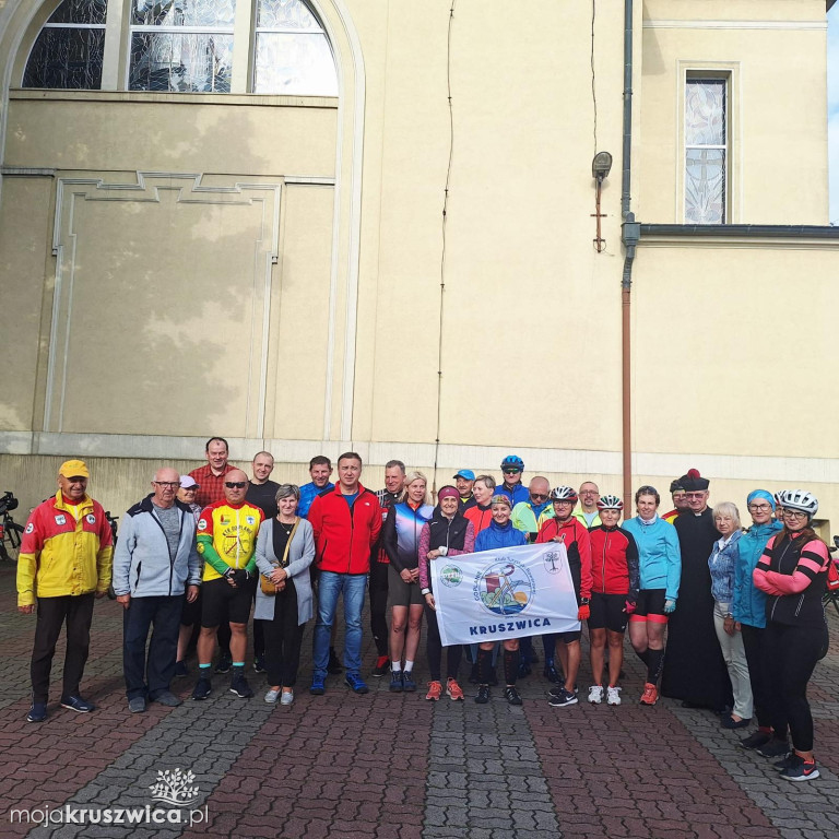 Rowerzyści rozpoczęli pielgrzymkę na Jasną Górę. Za nimi Msza Święta