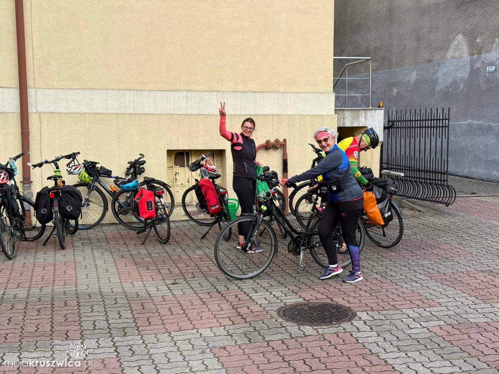 Rowerzyści rozpoczęli pielgrzymkę na Jasną Górę. Za nimi Msza Święta