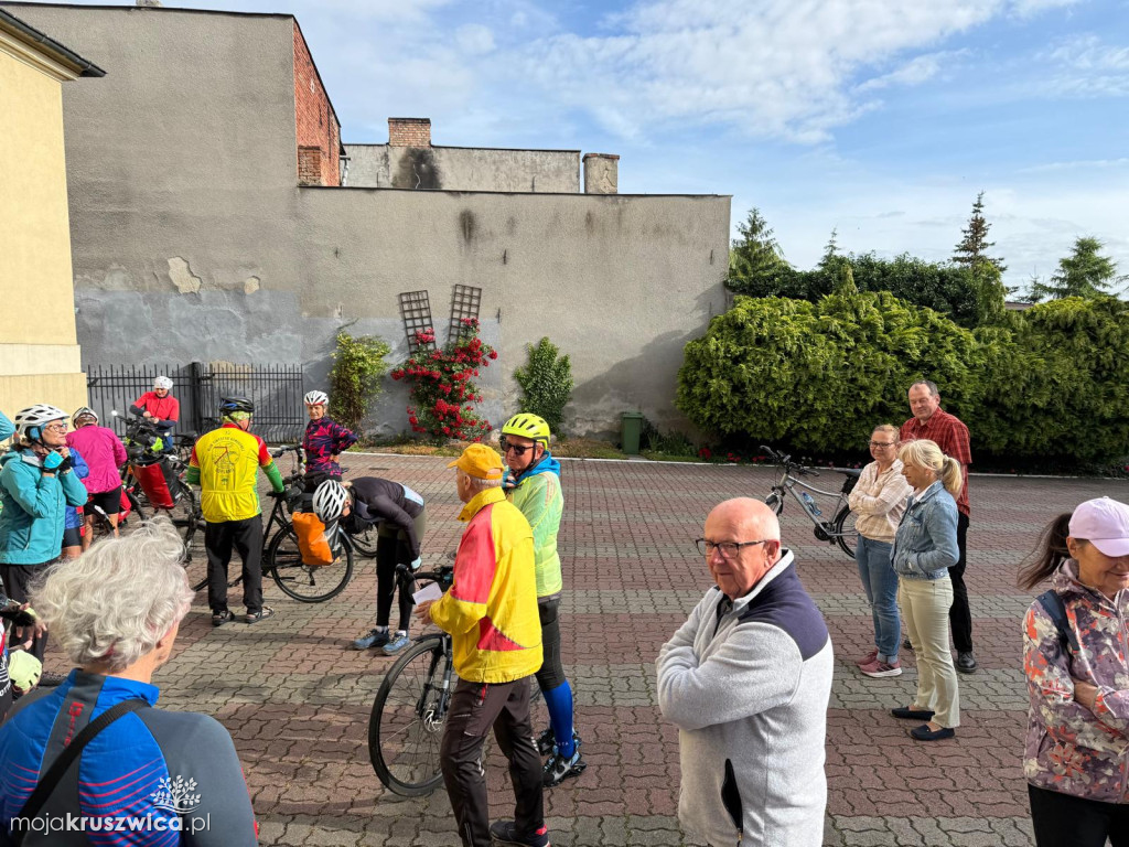 Rowerzyści rozpoczęli pielgrzymkę na Jasną Górę. Za nimi Msza Święta