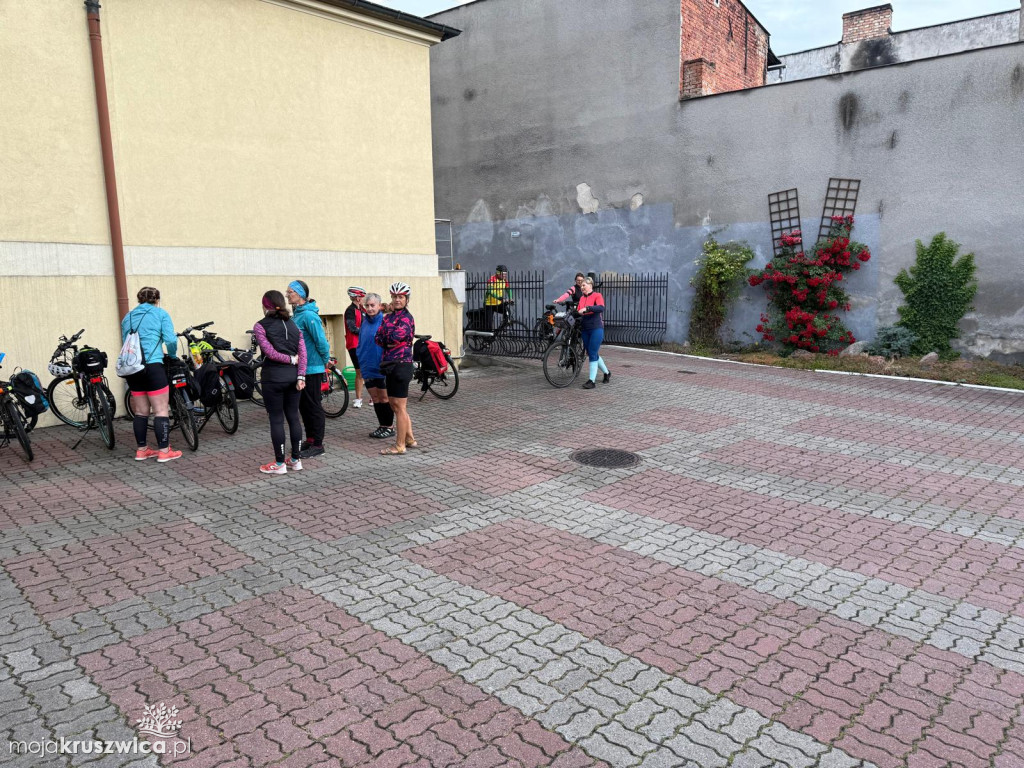 Rowerzyści rozpoczęli pielgrzymkę na Jasną Górę. Za nimi Msza Święta
