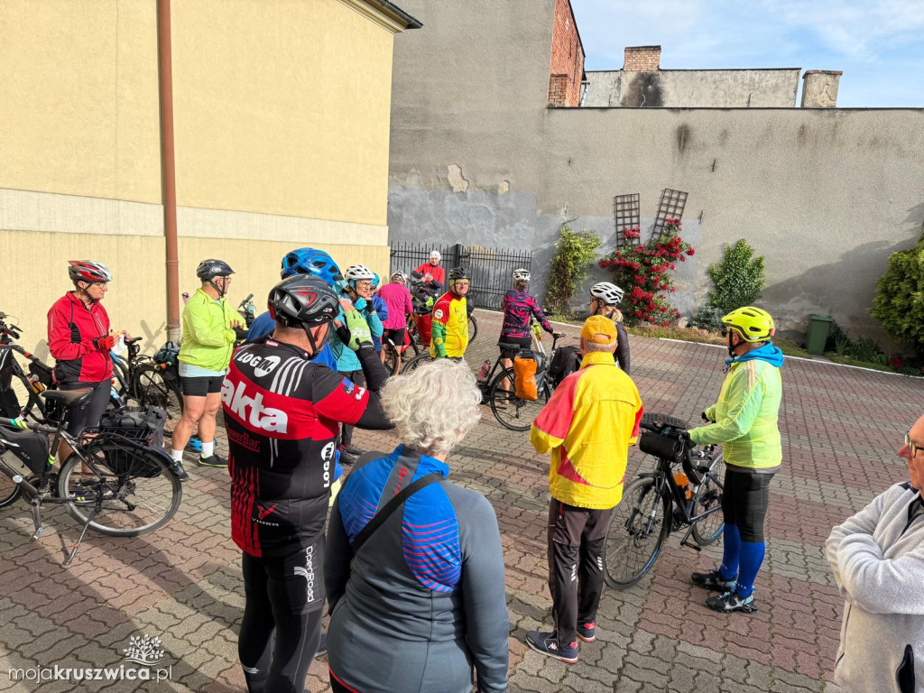 Rowerzyści rozpoczęli pielgrzymkę na Jasną Górę. Za nimi Msza Święta
