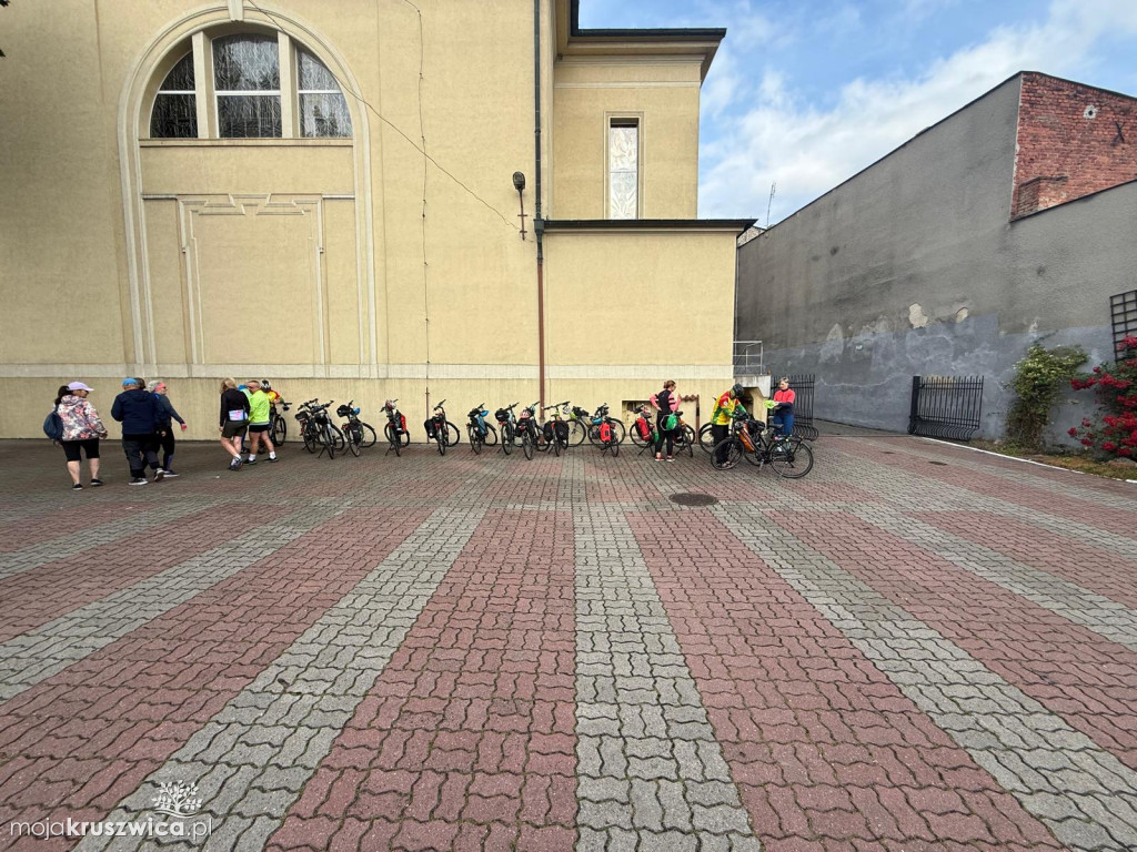 Rowerzyści rozpoczęli pielgrzymkę na Jasną Górę. Za nimi Msza Święta