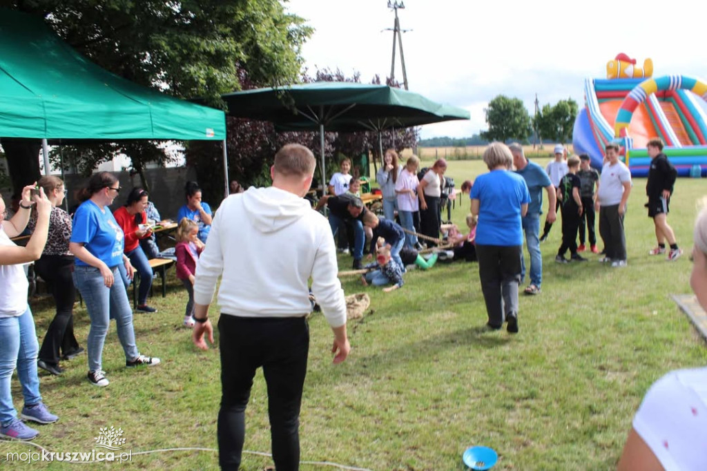 Piknik rodzinny w Ostrowie i Popowie: wspólna zabawa mimo niepewnej pogody