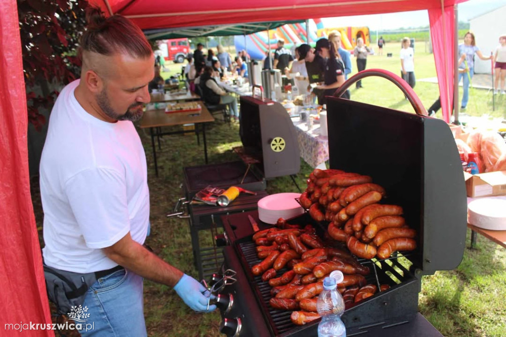 Piknik rodzinny w Ostrowie i Popowie: wspólna zabawa mimo niepewnej pogody