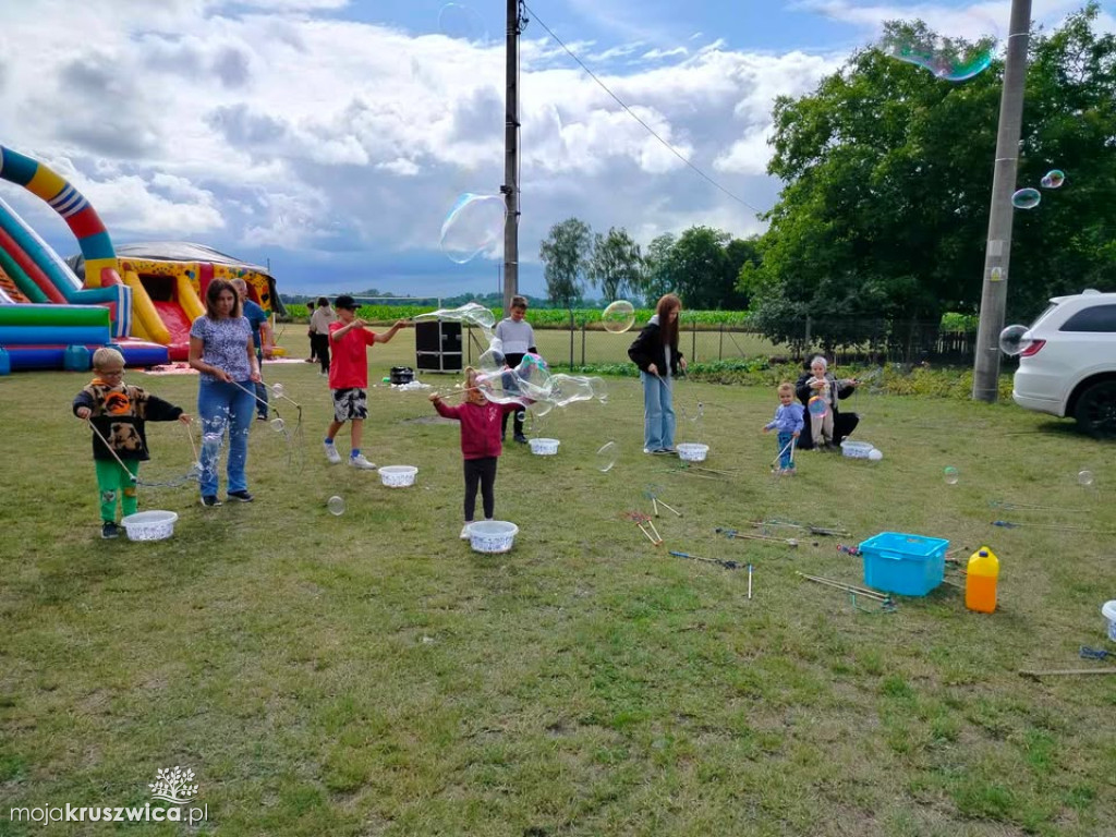 Piknik rodzinny w Ostrowie i Popowie: wspólna zabawa mimo niepewnej pogody