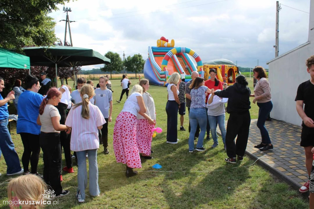 Piknik rodzinny w Ostrowie i Popowie: wspólna zabawa mimo niepewnej pogody