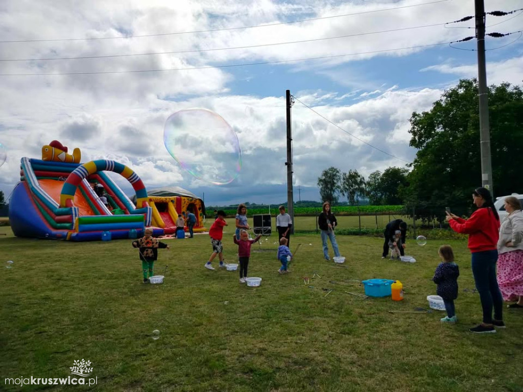 Piknik rodzinny w Ostrowie i Popowie: wspólna zabawa mimo niepewnej pogody