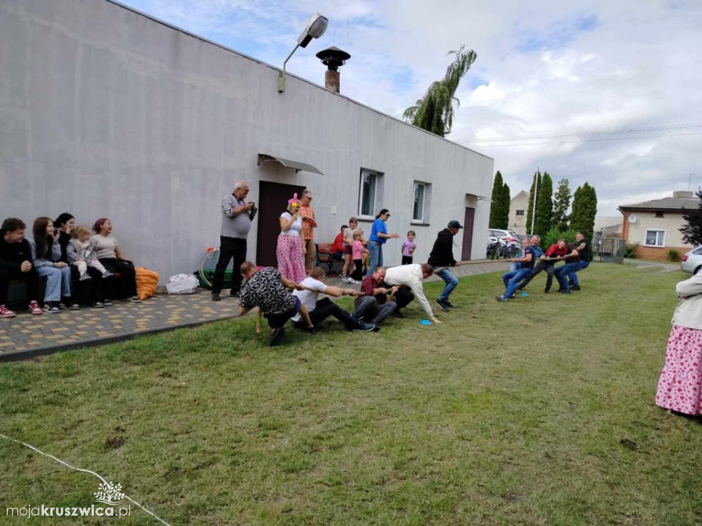 Piknik rodzinny w Ostrowie i Popowie: wspólna zabawa mimo niepewnej pogody