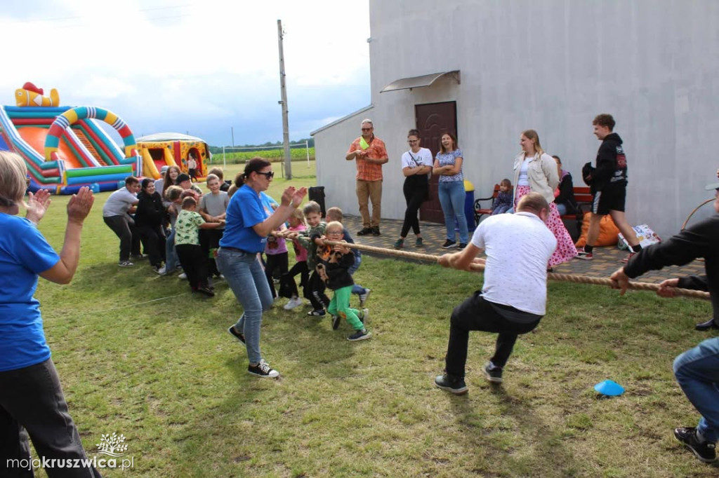 Piknik rodzinny w Ostrowie i Popowie: wspólna zabawa mimo niepewnej pogody