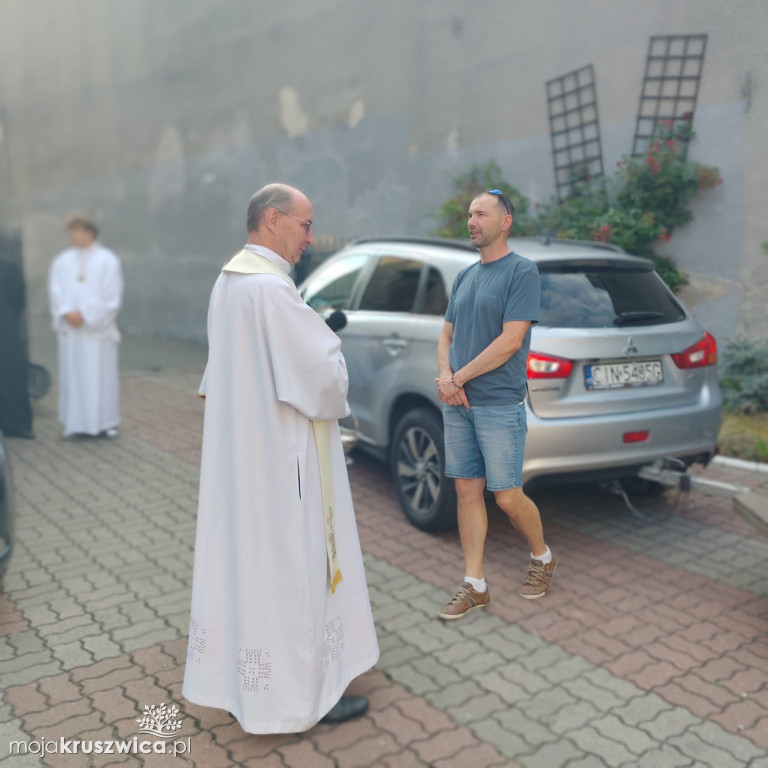 W parafii św. Teresy od Dzieciątka Jezus w Kruszwicy poświęcono pojazdy [FOTO]