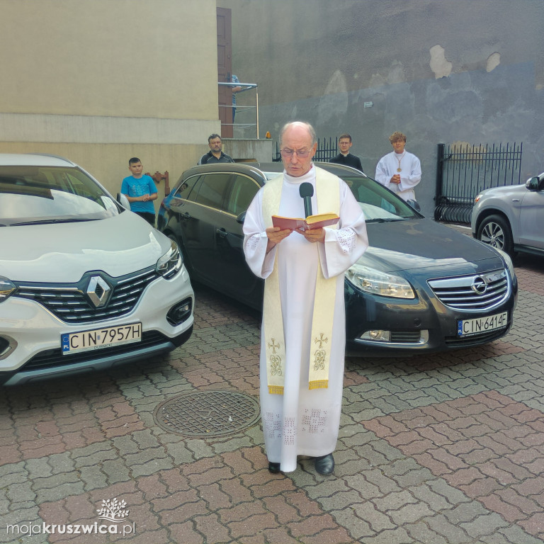 W parafii św. Teresy od Dzieciątka Jezus w Kruszwicy poświęcono pojazdy [FOTO]