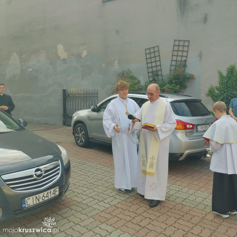 W parafii św. Teresy od Dzieciątka Jezus w Kruszwicy poświęcono pojazdy [FOTO]