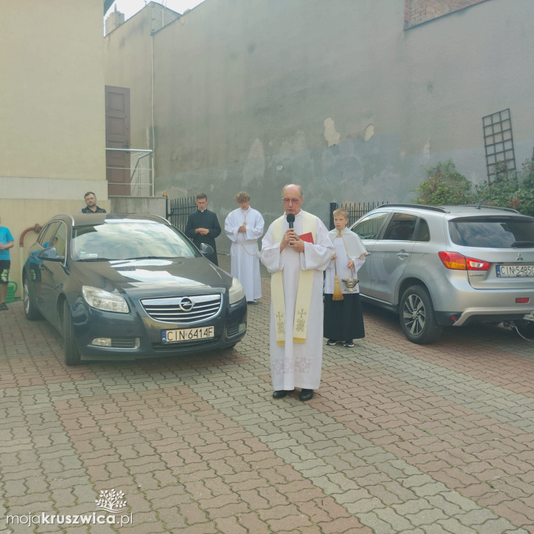 W parafii św. Teresy od Dzieciątka Jezus w Kruszwicy poświęcono pojazdy [FOTO]