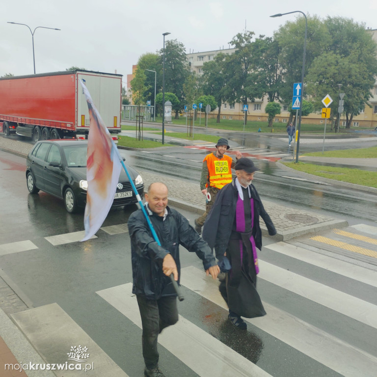 Pielgrzymka z Kruszwicy wyruszyła na Jasną Górę [ZDJĘCIA]