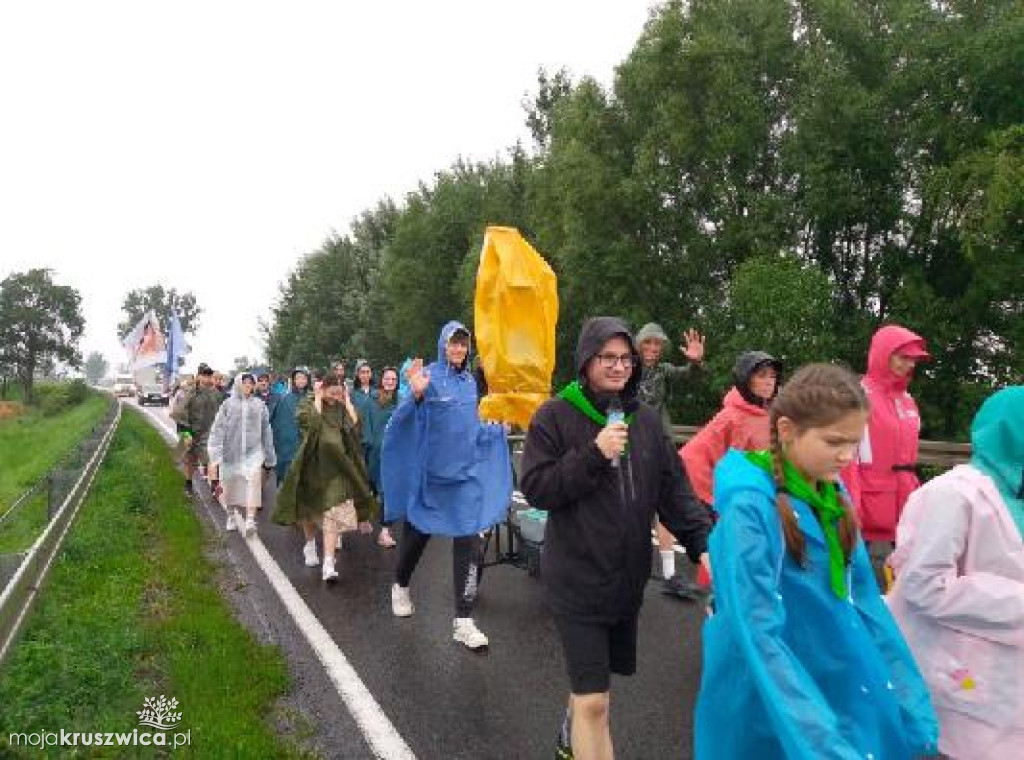 Pielgrzymka z Kruszwicy wyruszyła na Jasną Górę [ZDJĘCIA]