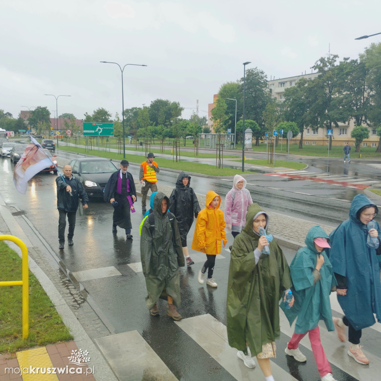 Pielgrzymka z Kruszwicy wyruszyła na Jasną Górę [ZDJĘCIA]