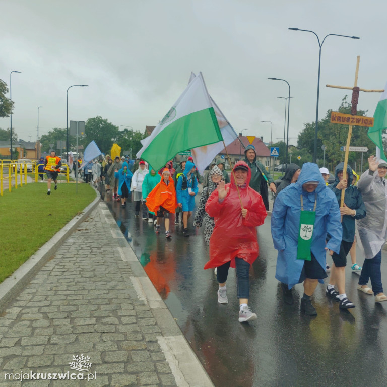 Pielgrzymka z Kruszwicy wyruszyła na Jasną Górę [ZDJĘCIA]