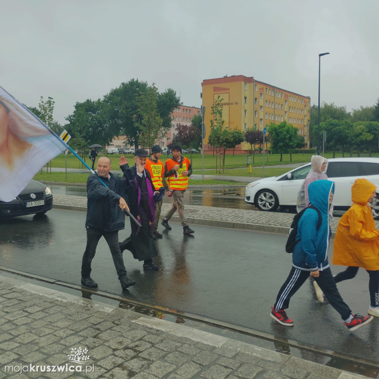 Pielgrzymka z Kruszwicy wyruszyła na Jasną Górę [ZDJĘCIA]