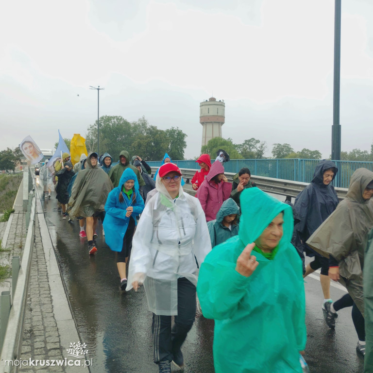 Pielgrzymka z Kruszwicy wyruszyła na Jasną Górę [ZDJĘCIA]