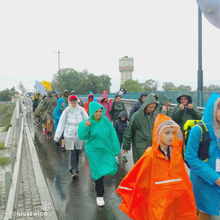 Pielgrzymka z Kruszwicy wyruszyła na Jasną Górę [ZDJĘCIA]