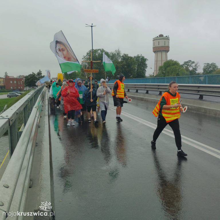 Pielgrzymka z Kruszwicy wyruszyła na Jasną Górę [ZDJĘCIA]