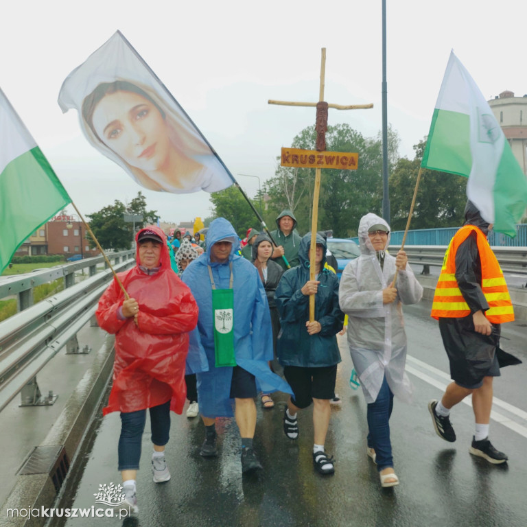 Pielgrzymka z Kruszwicy wyruszyła na Jasną Górę [ZDJĘCIA]