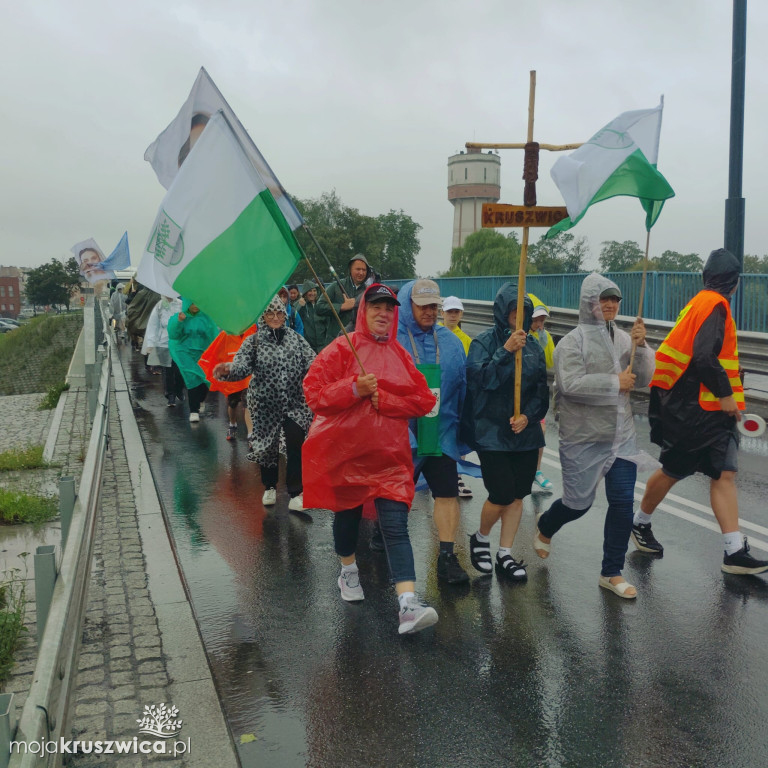 Pielgrzymka z Kruszwicy wyruszyła na Jasną Górę [ZDJĘCIA]