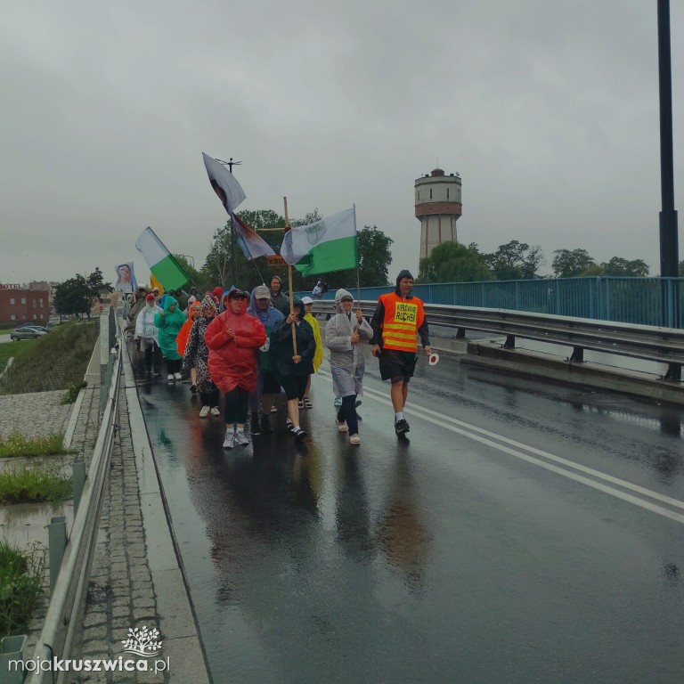 Pielgrzymka z Kruszwicy wyruszyła na Jasną Górę [ZDJĘCIA]