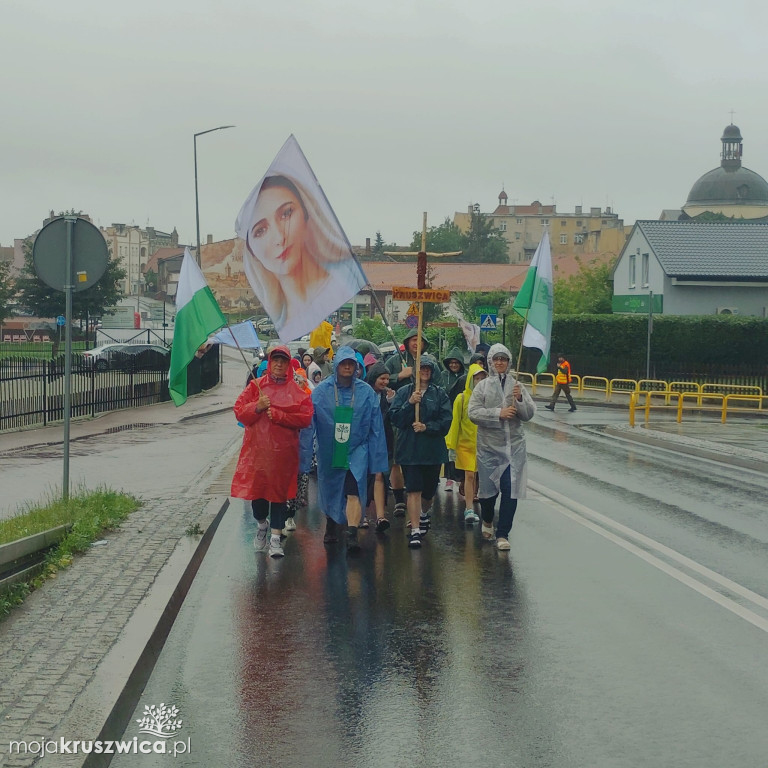 Pielgrzymka z Kruszwicy wyruszyła na Jasną Górę [ZDJĘCIA]