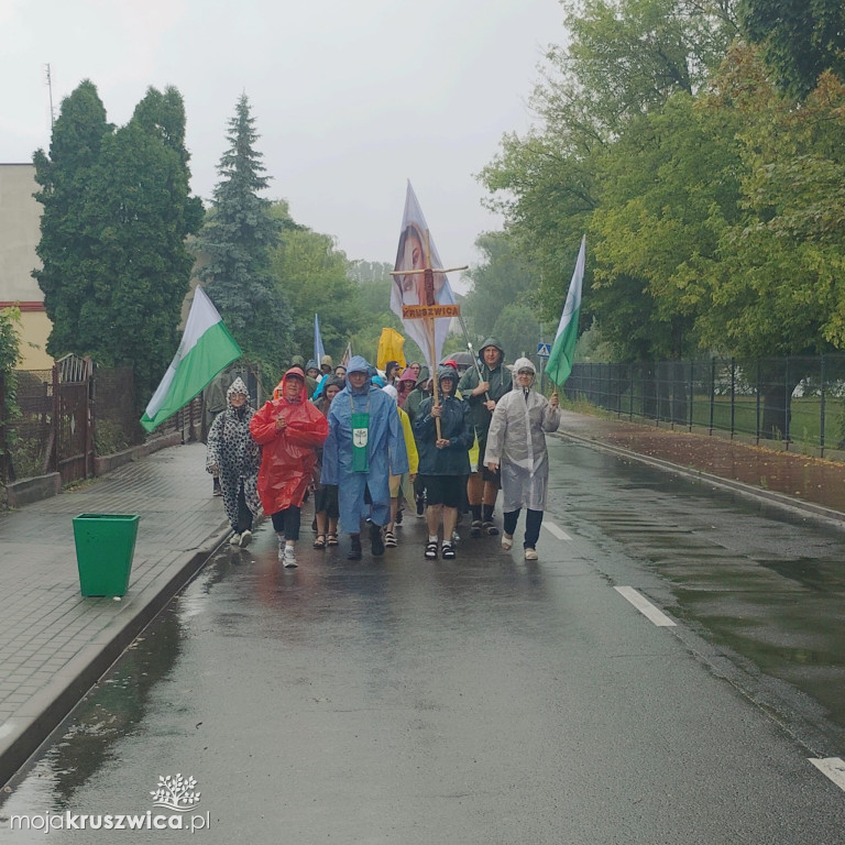 Pielgrzymka z Kruszwicy wyruszyła na Jasną Górę [ZDJĘCIA]