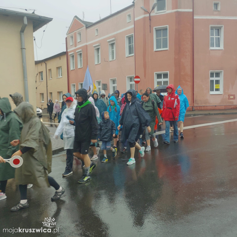 Pielgrzymka z Kruszwicy wyruszyła na Jasną Górę [ZDJĘCIA]