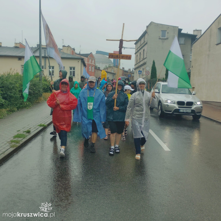 Pielgrzymka z Kruszwicy wyruszyła na Jasną Górę [ZDJĘCIA]