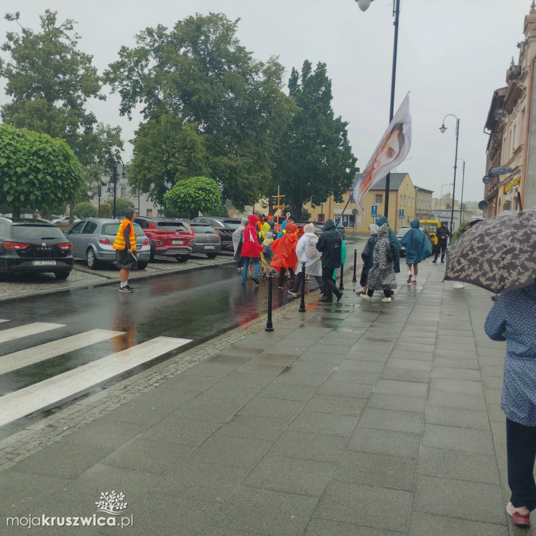 Pielgrzymka z Kruszwicy wyruszyła na Jasną Górę [ZDJĘCIA]